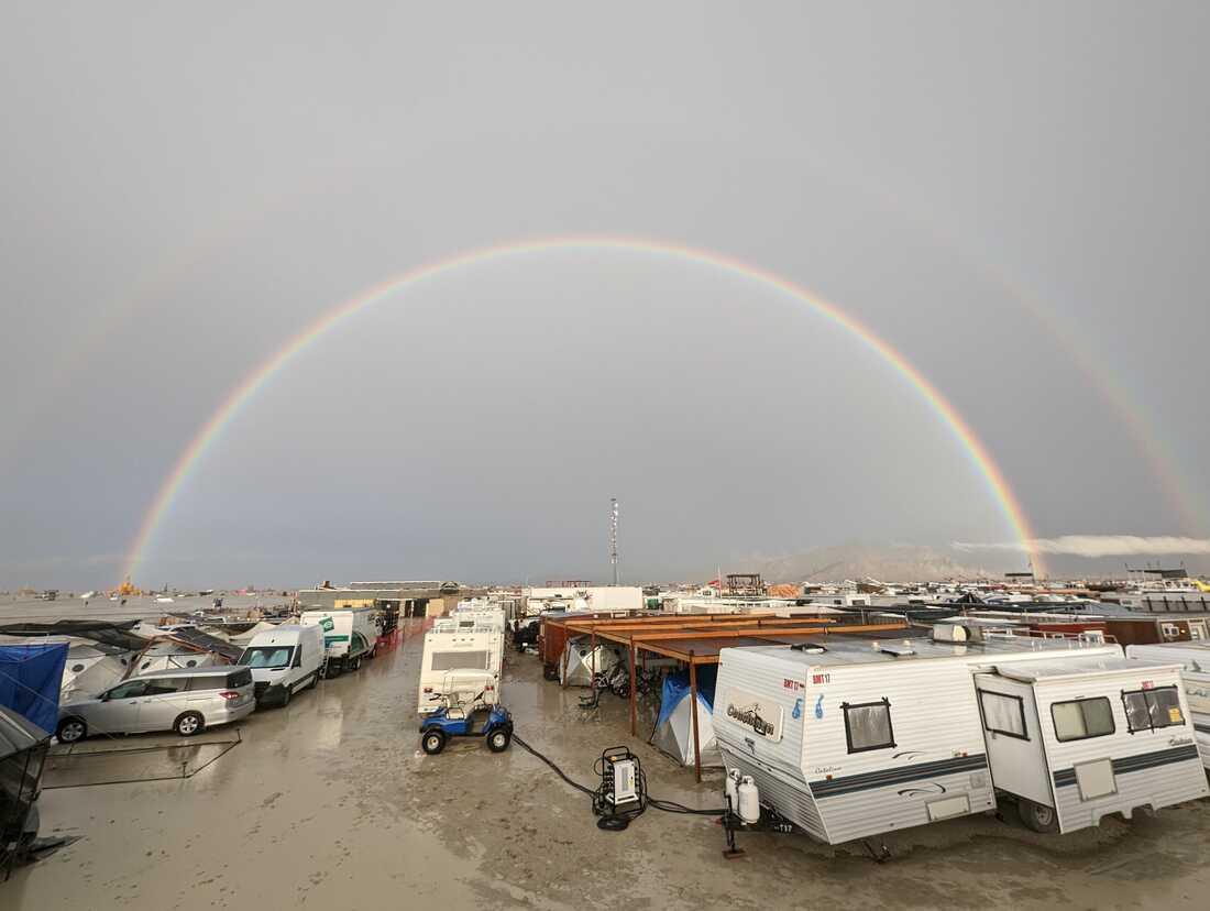A rainbow over a group of rvs

Description automatically generated